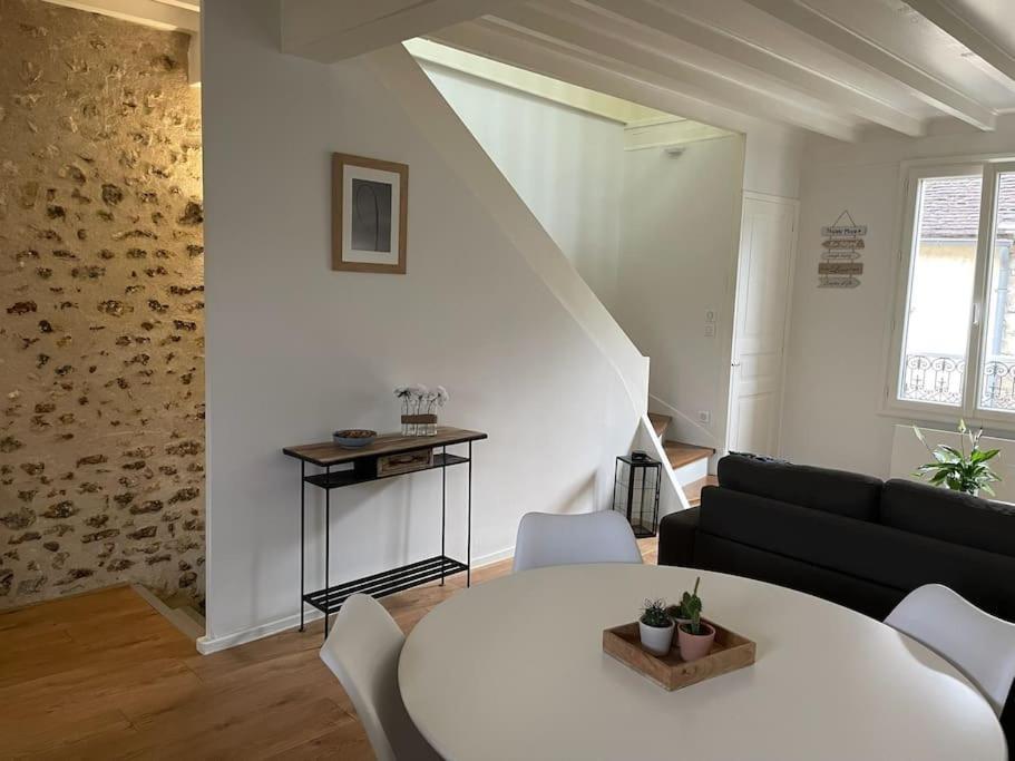 Tiny Paradise - 2 Bedrooms Apartment Montigny-sur-Loing Exteriör bild